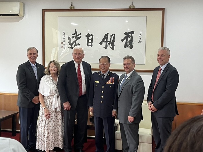 國際警察首長協會（IACP）一行貴賓與校長合影